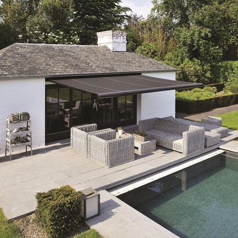 The Ultimate Guide to Outdoor Shades: Comfort, Style & Durability - VistaVip