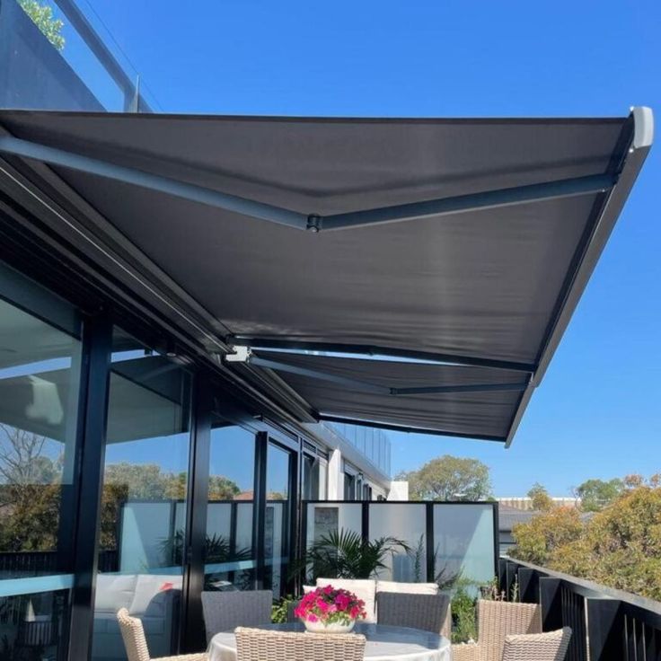 Modern Outdoor half Cassette Retractable Awning Waterproof
