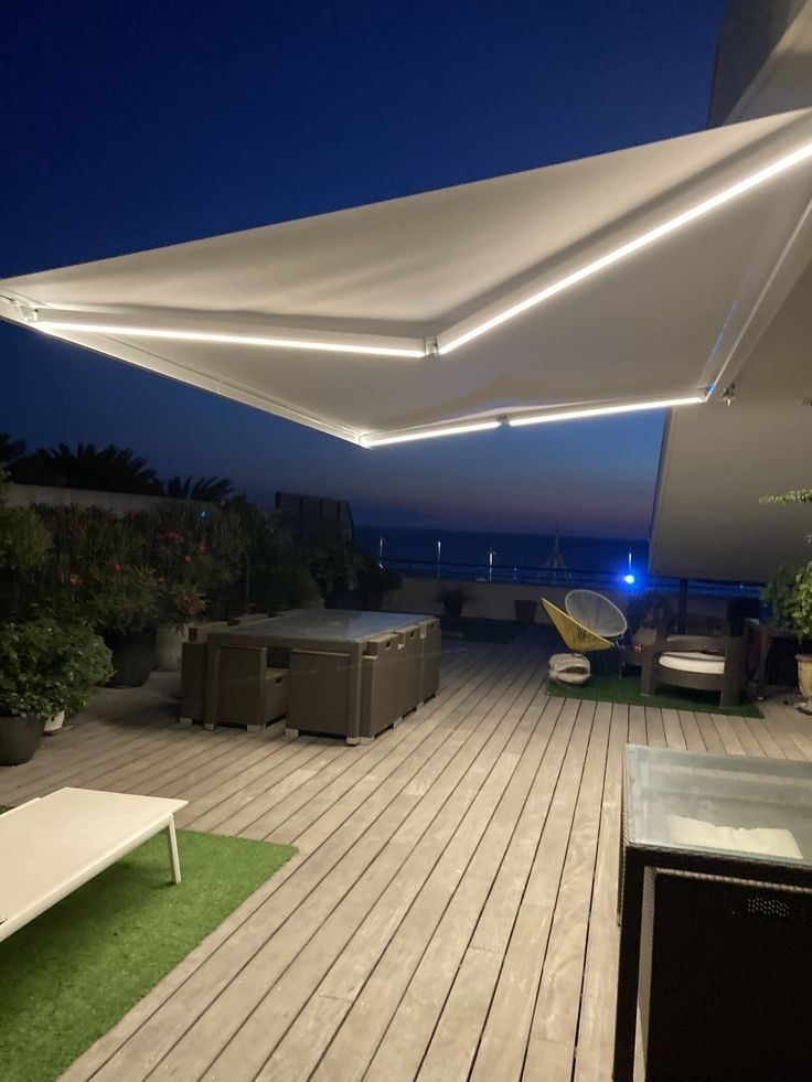 Modern Outdoor Full Cassette Retractable Awning Waterproof - VistaVip