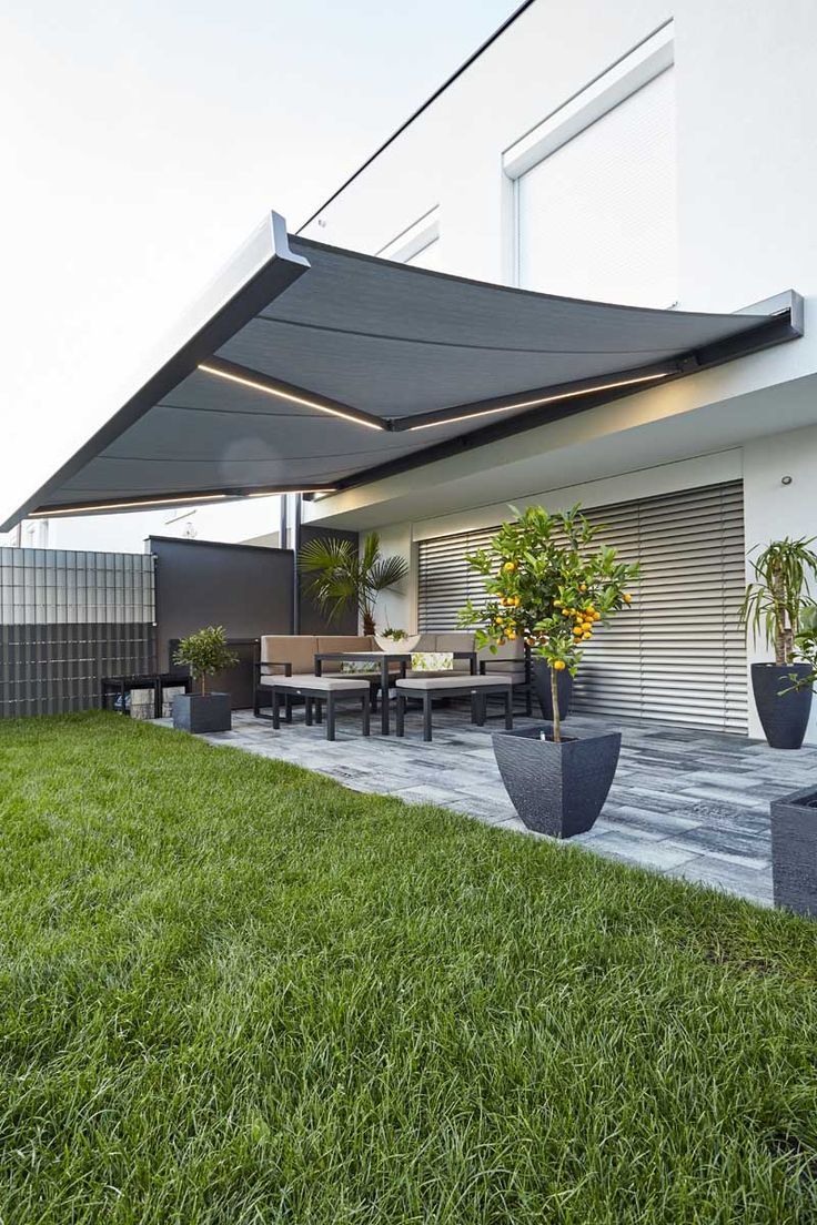Modern Outdoor Full Cassette Retractable Awning Waterproof - VistaVip